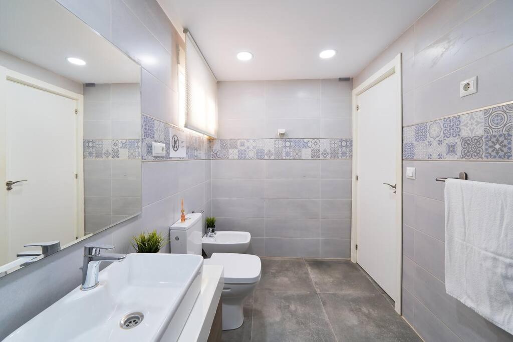 Apartment Seaside Charm In Málaga
