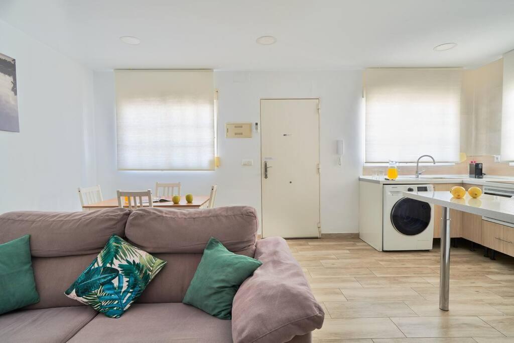 Seaside Charm In Apartment Málaga