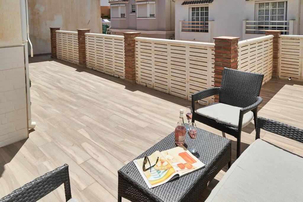 Seaside Charm In Apartment Málaga